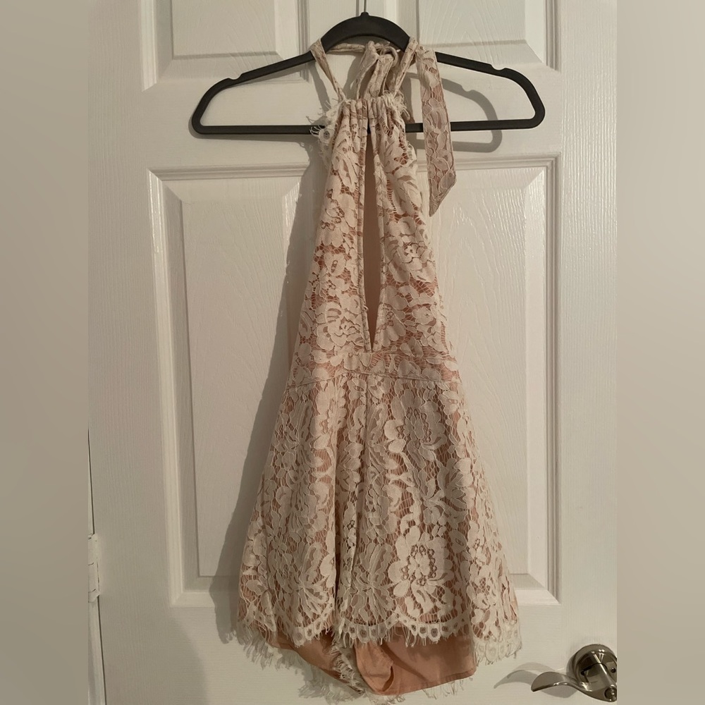 Laced backless romper with pockets